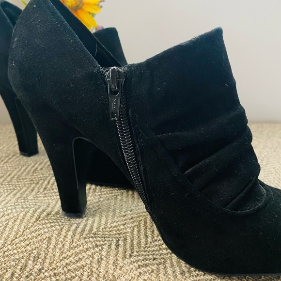 Nine West heel booties - Picture 2 of 5